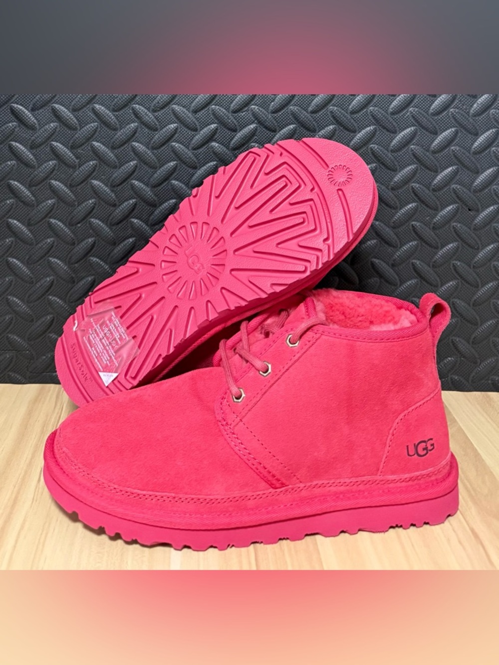 UGG Neumel Chukka Boot Samba Red Mens Size 7 Womens Size 8